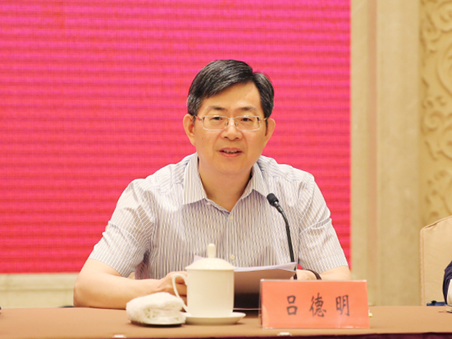 省民政厅党组书记,厅长吕德明通报了社会救助,老龄工作,慈善事业等