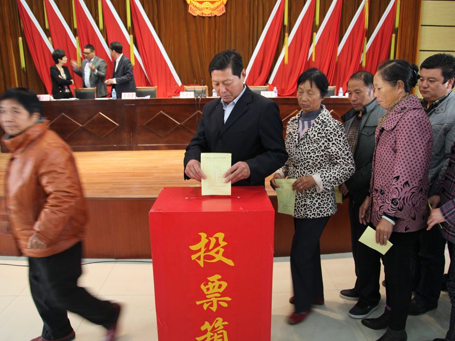 張家港市楊舍鎮農聯村第十屆村委會換屆選舉大會現場.