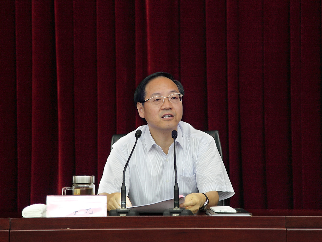 李银江同志先进事迹报告会在省厅举行